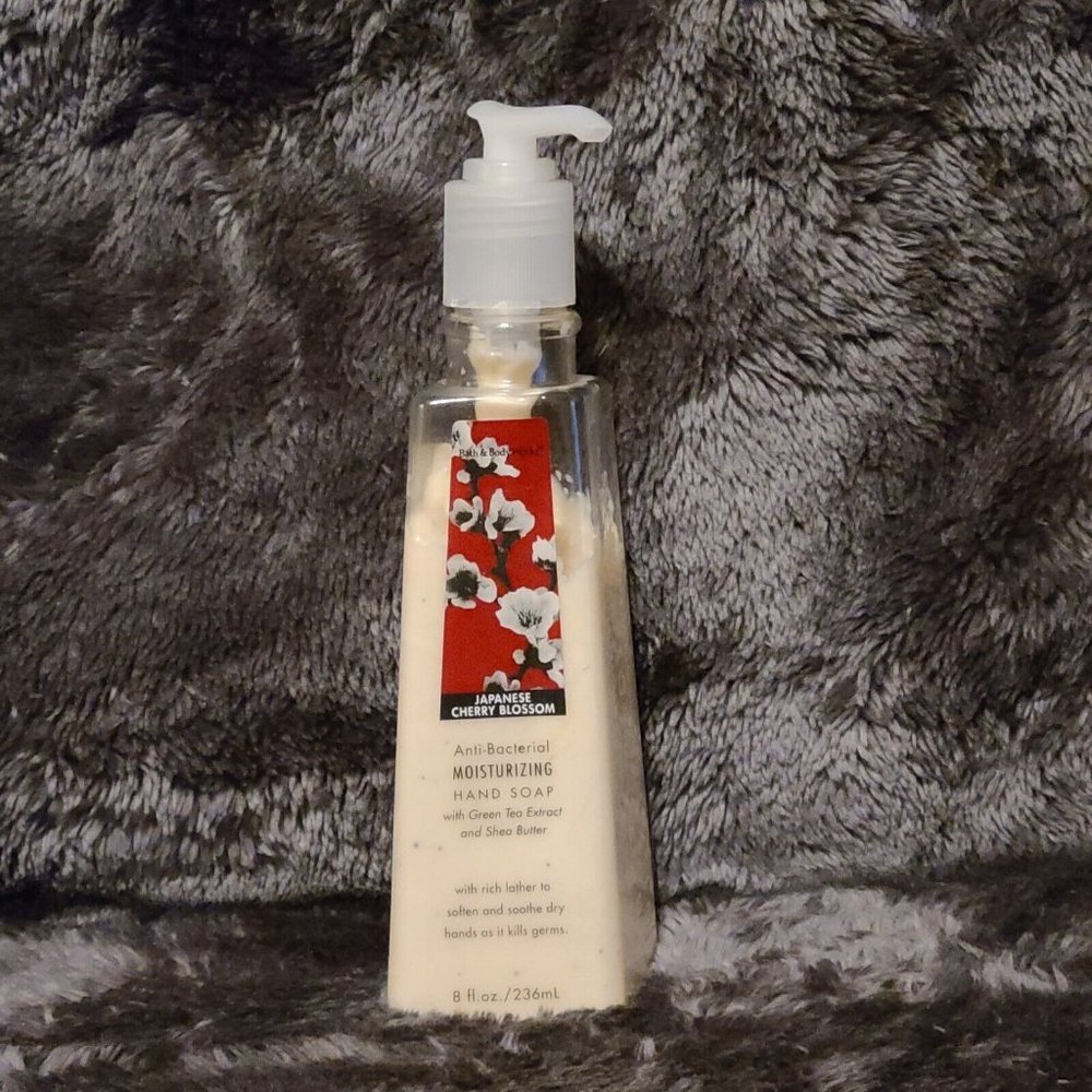 Bath & Body Works Japanese Cherry Blossom Moisturizing Hand Soap 8 oz